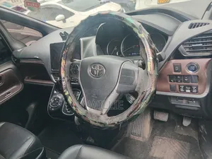 Toyota Noah 2016 Silver
