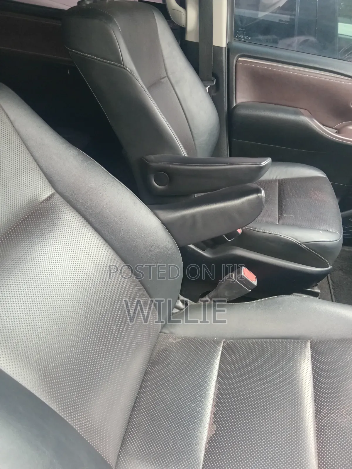 Toyota Noah 2016 Silver