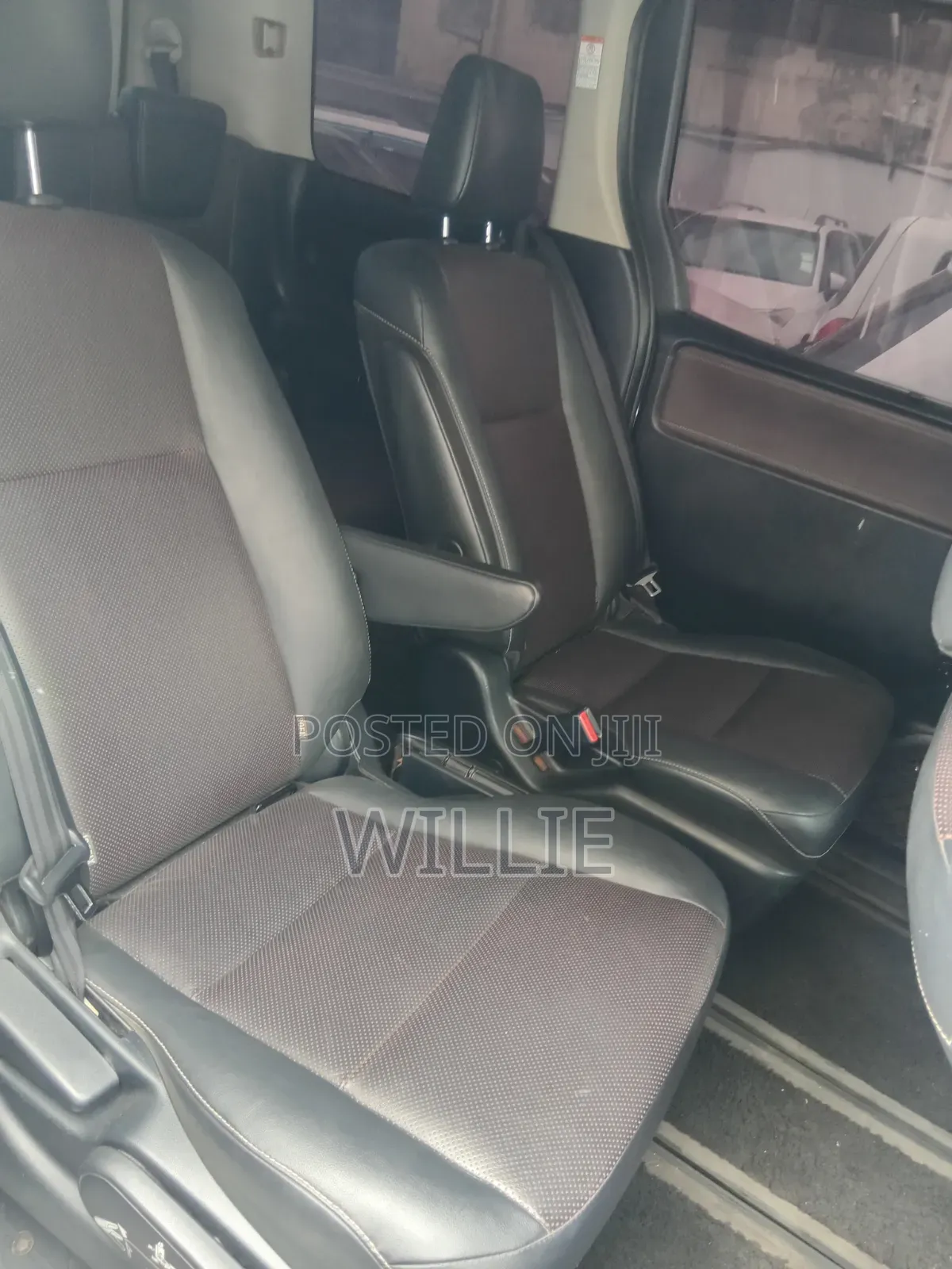 Toyota Noah 2016 Silver
