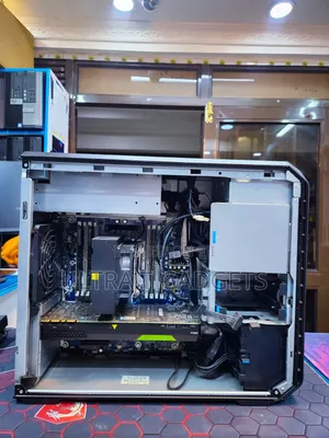 Desktop Computer HP Z4 G4 32GB Intel Xeon SSD 512GB