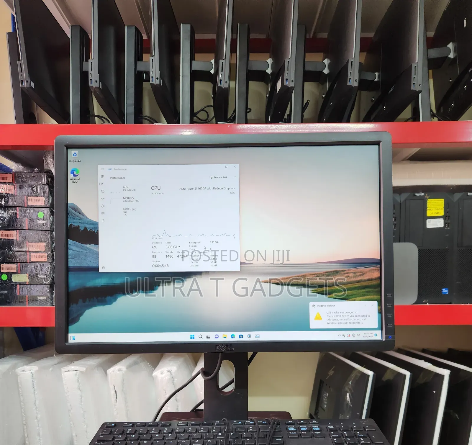 Dell 22" Framed Monitor – VGA / DisplayPort / DVI