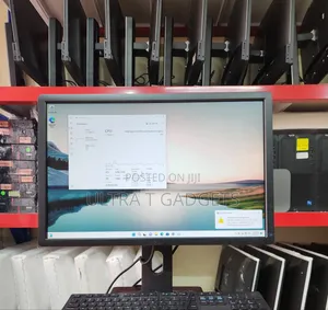 Dell 22" Framed Monitor – VGA / DisplayPort / DVI