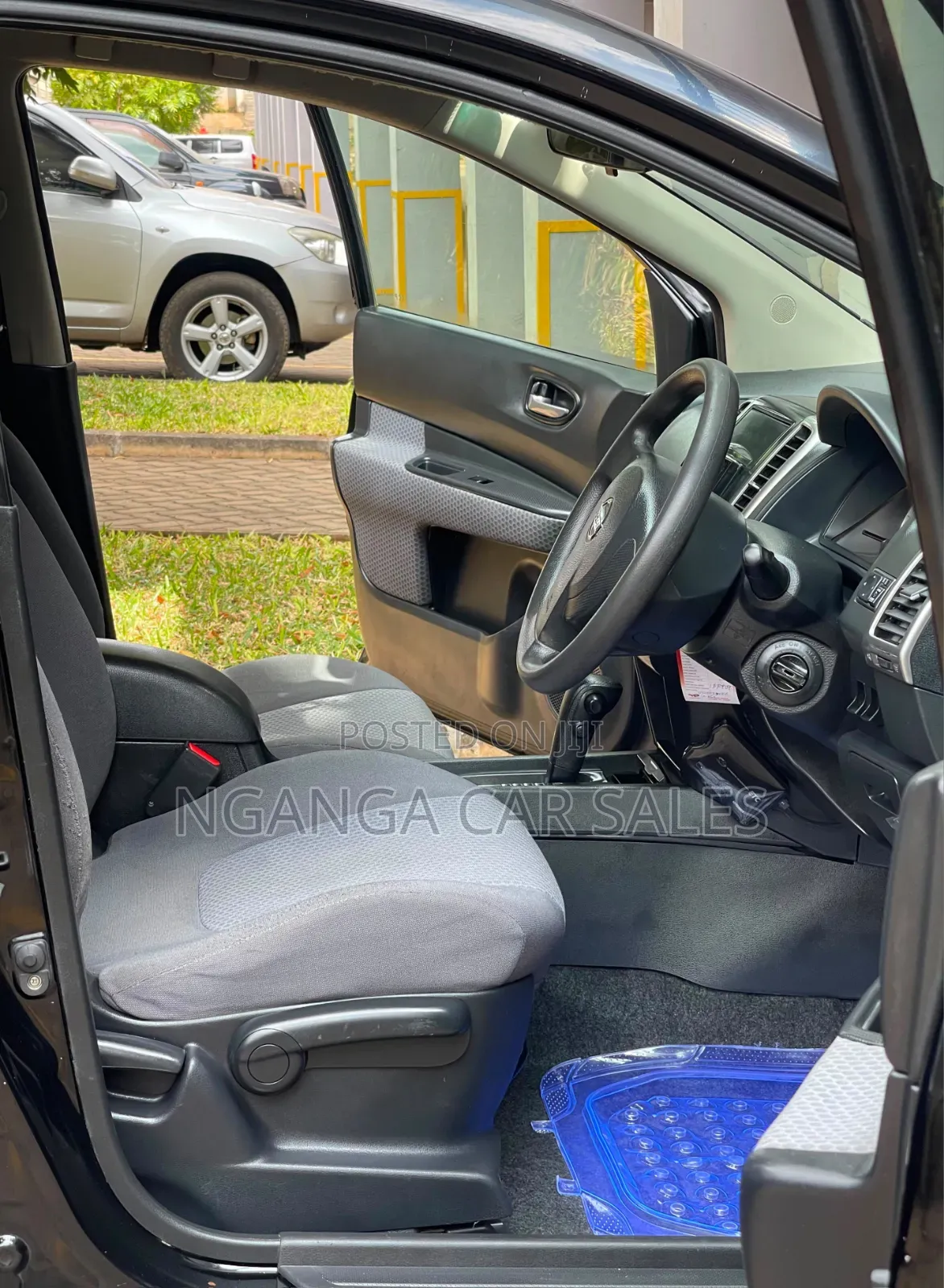 Nissan Wingroad 2012 Black