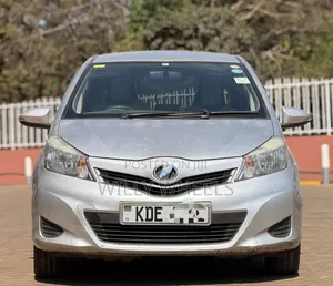 Toyota Vitz 2014 Silver