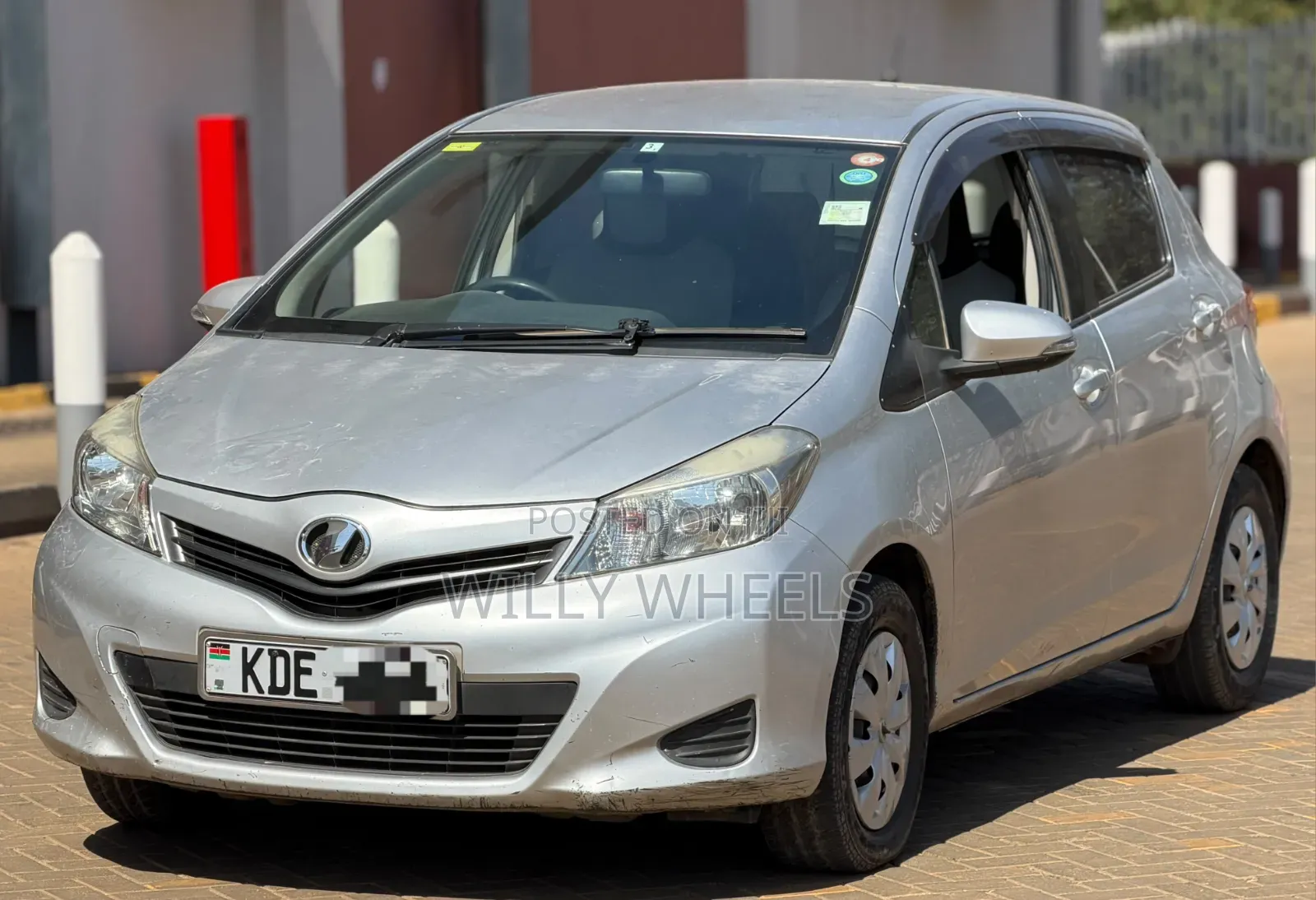 Toyota Vitz 2014 Silver
