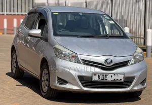 Toyota Vitz 2014 Silver