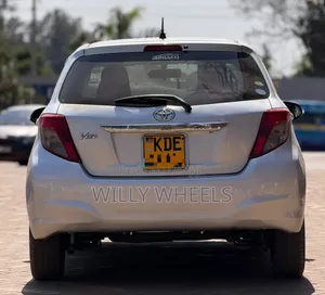 Toyota Vitz 2014 Silver