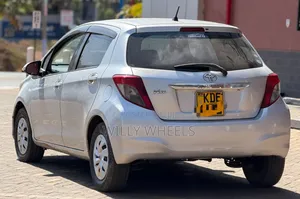 Toyota Vitz 2014 Silver