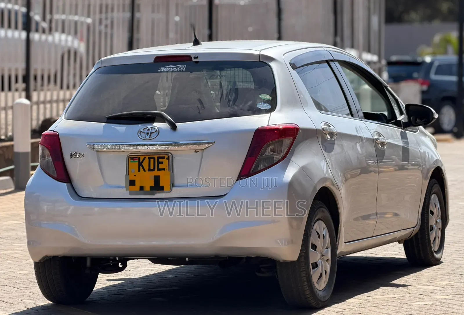 Toyota Vitz 2014 Silver