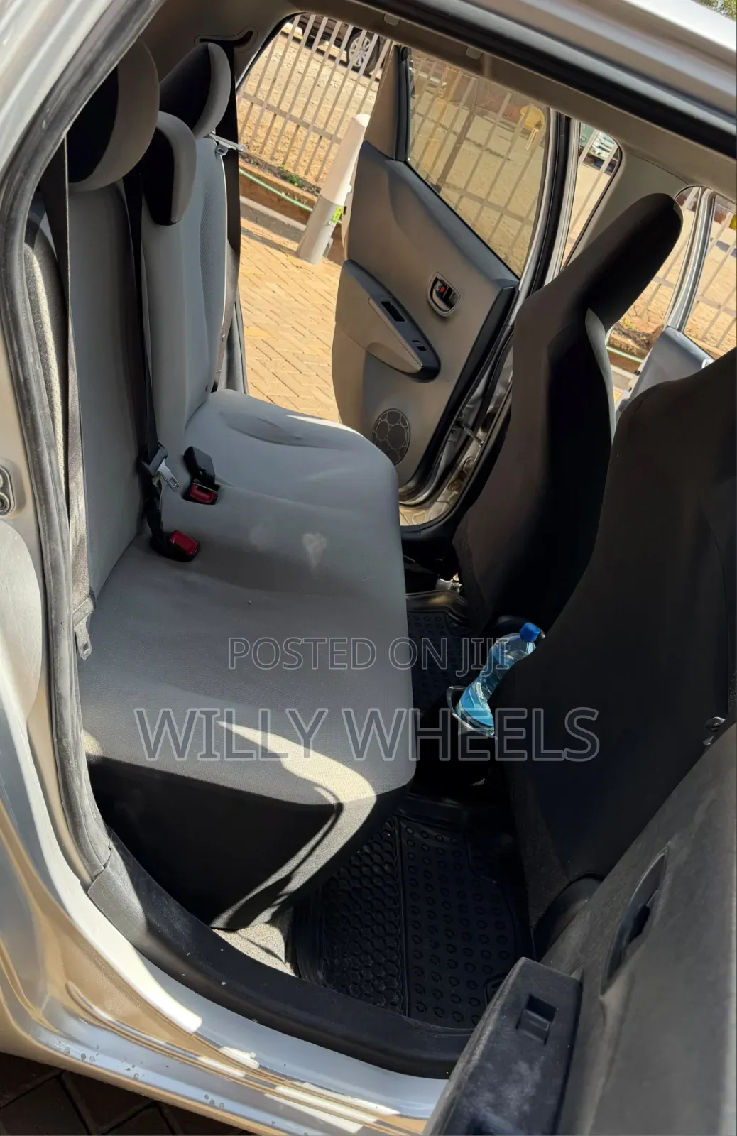 Toyota Vitz 2014 Silver