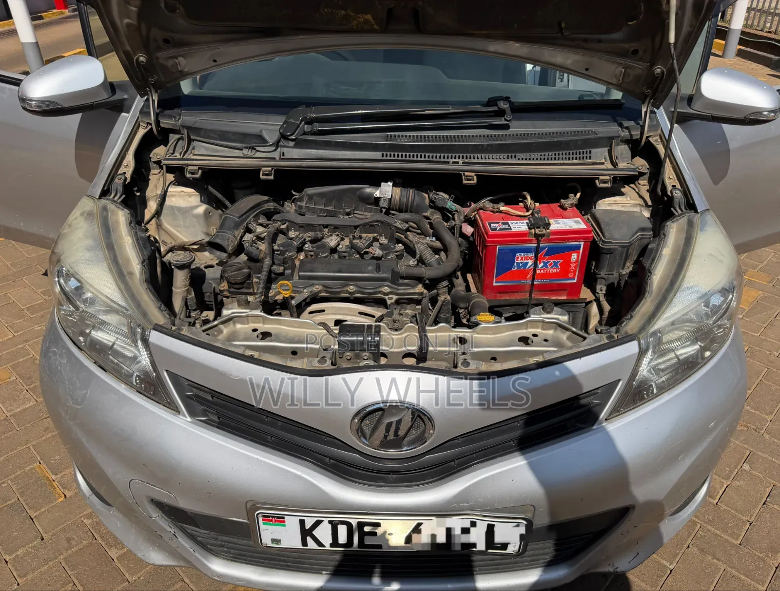 Toyota Vitz 2014 Silver