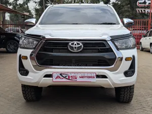 Toyota Hilux 2020 White