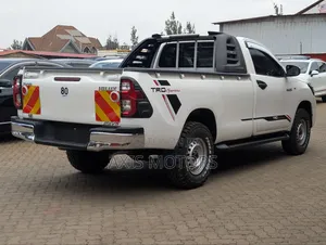 Toyota Hilux 2020 White