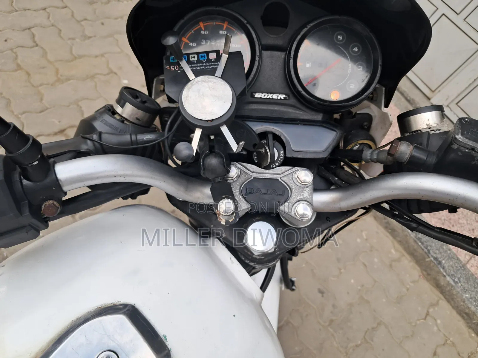 Bajaj Boxer 150 UG 2025 White