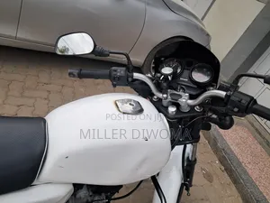 Bajaj Boxer 150 UG 2025 White