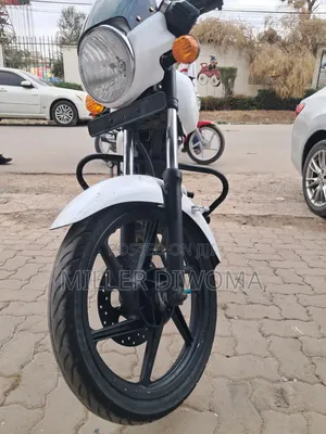 Bajaj Boxer 150 UG 2025 White