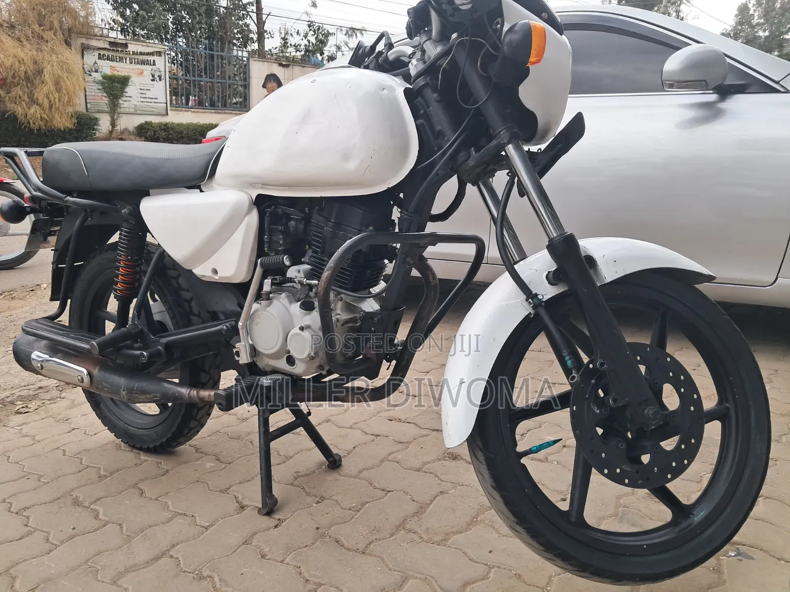 Bajaj Boxer 150 UG 2025 White