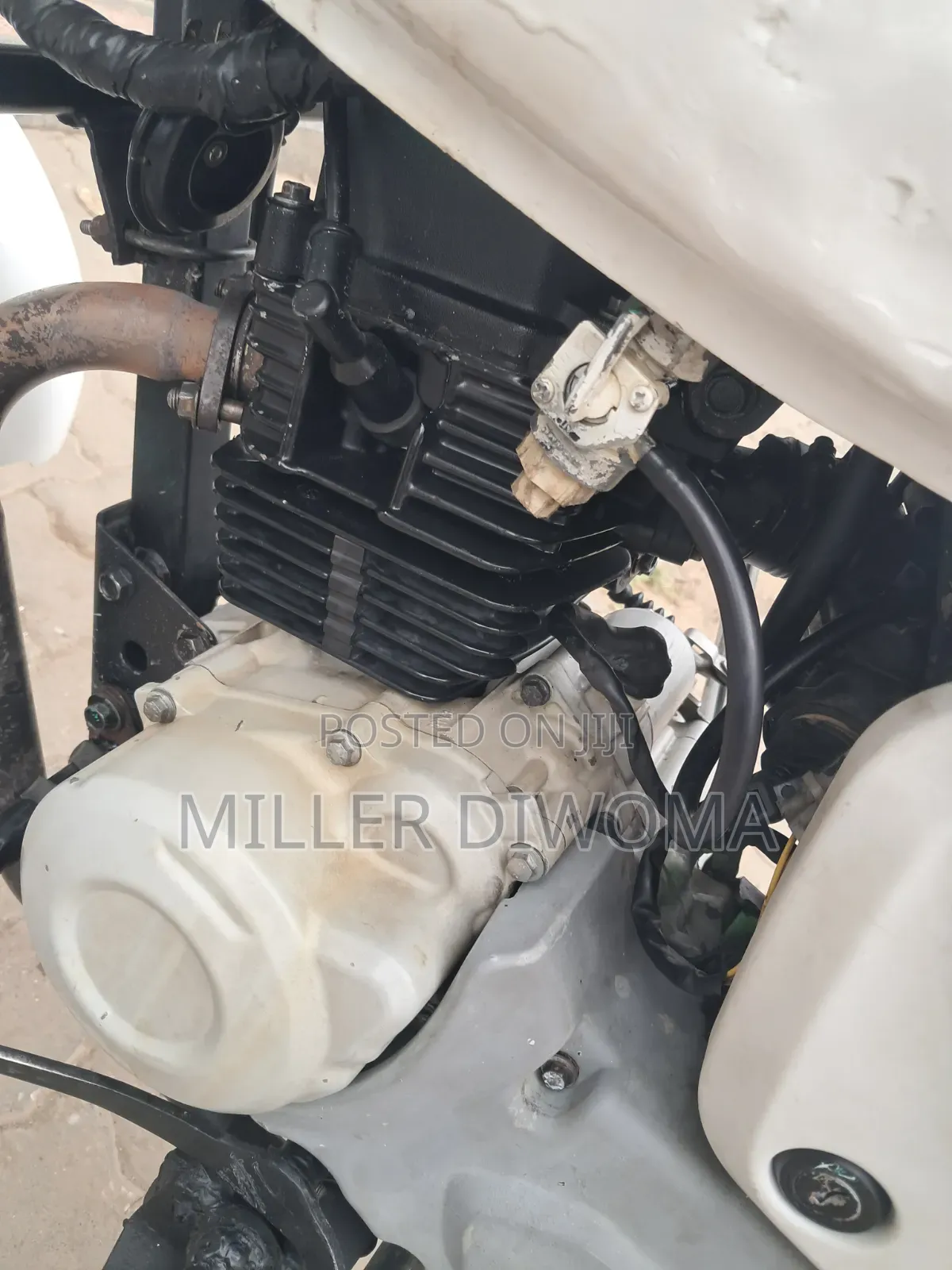 Bajaj Boxer 150 UG 2025 White