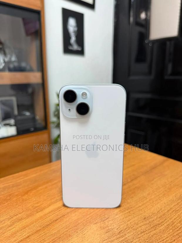 New Apple iPhone 15 128 GB Silver - thumbnail 3