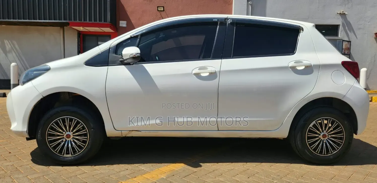 Toyota Vitz 2016 Pearl