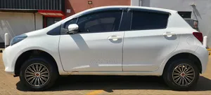Toyota Vitz 2016 Pearl