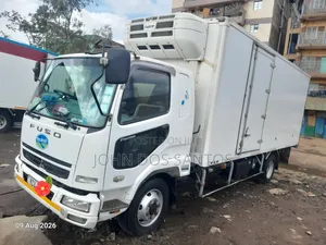 Mitsubishi Fuso Fighter 2012 White