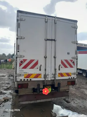 Refrigerated Mitsubishi Fuso Fighter 2012 White