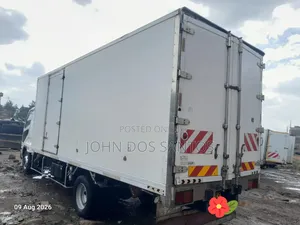 Refrigerated Mitsubishi Fuso Fighter 2012 White
