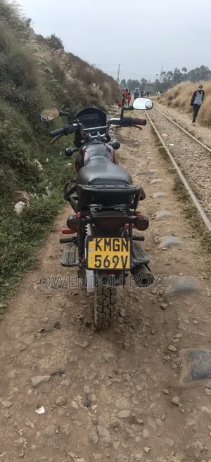 Bajaj Boxer 150 UG 2025 Red