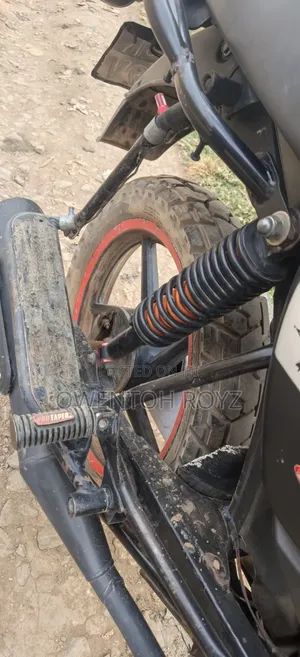 Bajaj Boxer 150 UG 2025 Red