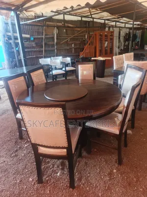 Round Java 6seater Dinning