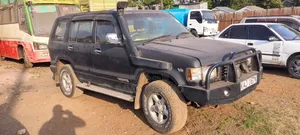 Isuzu Trooper 2000 Black