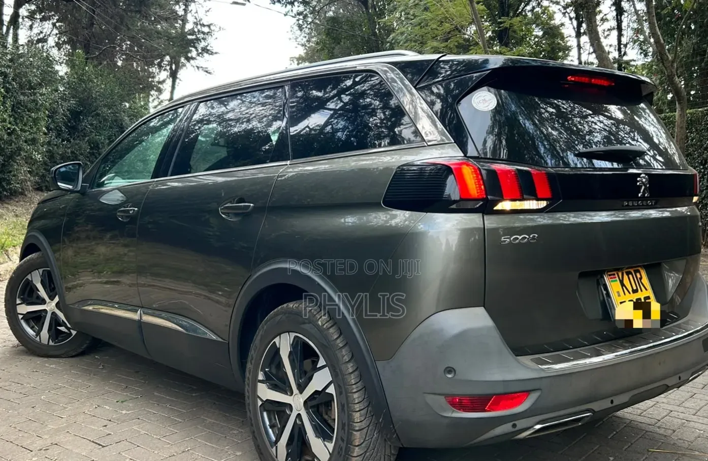 Peugeot 5008 2018 Green