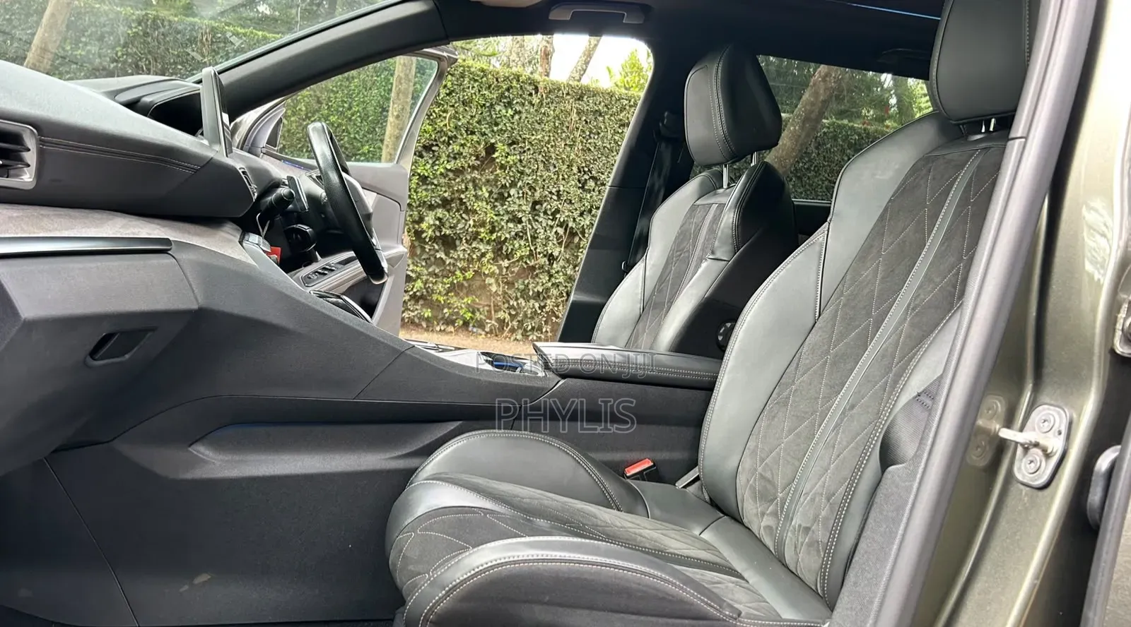 Peugeot 5008 2018 Green