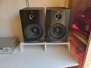 Studio Monitors M Audio BX8