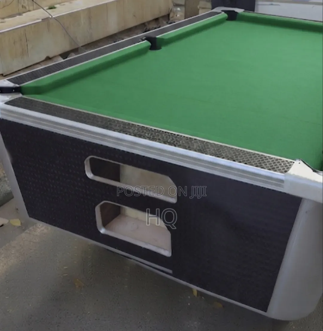 Chuckled Pool Tables With a Modest Finish
