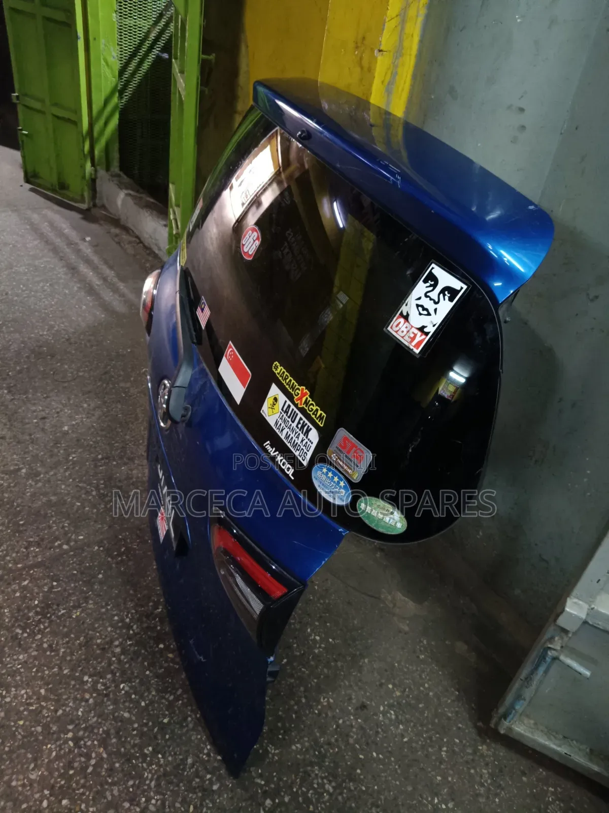 Boot/Tailgate Toyota Sienta.