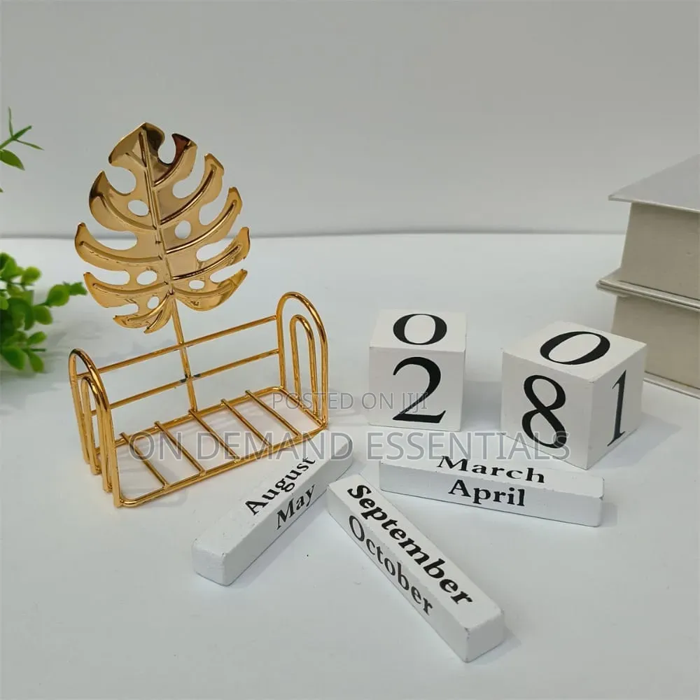 Monstera Leaf Wooden Block Perpetual Desk Calendar