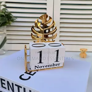 Monstera Leaf Wooden Block Perpetual Desk Calendar