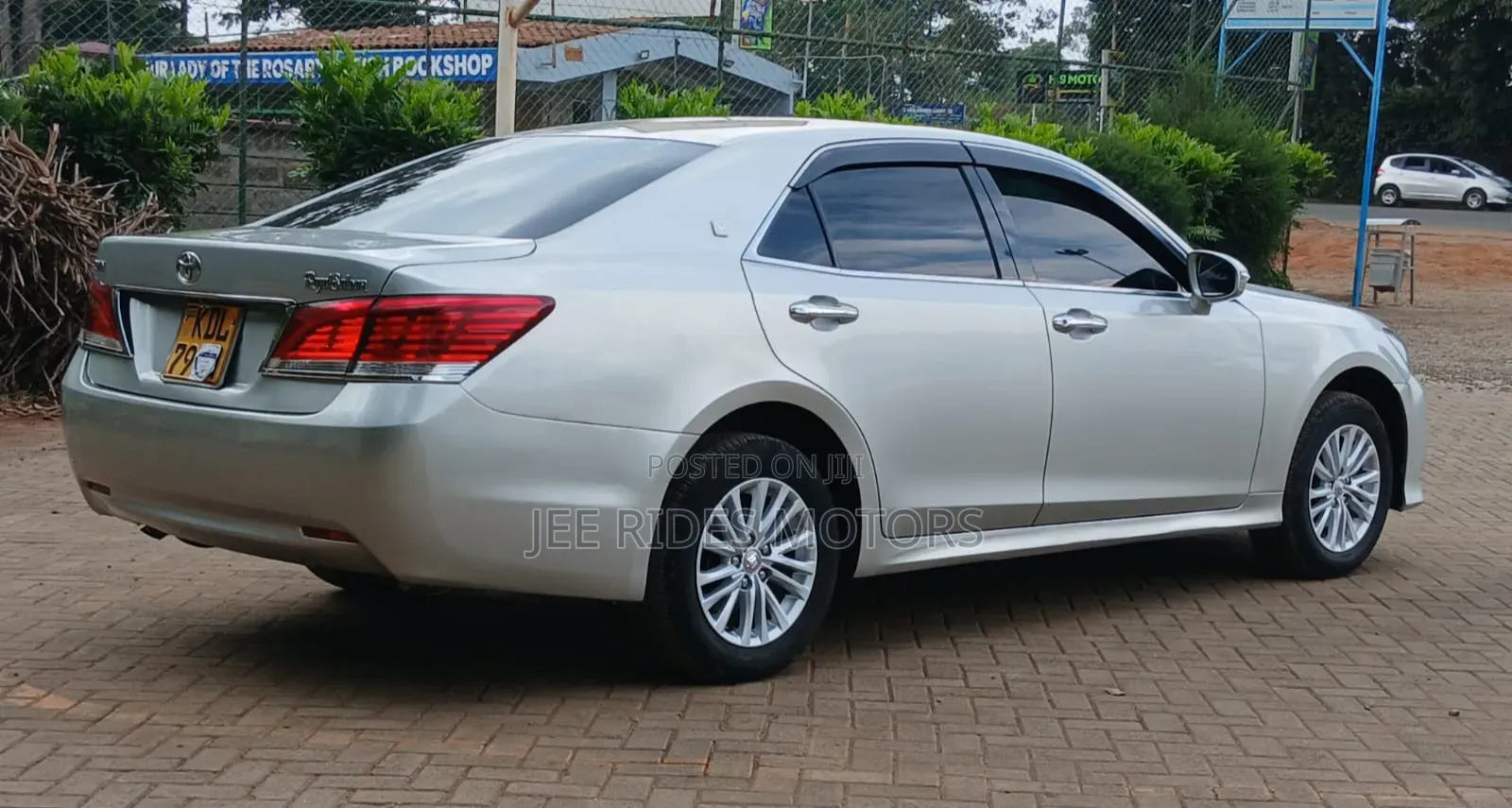 Toyota Crown 2016 Silver