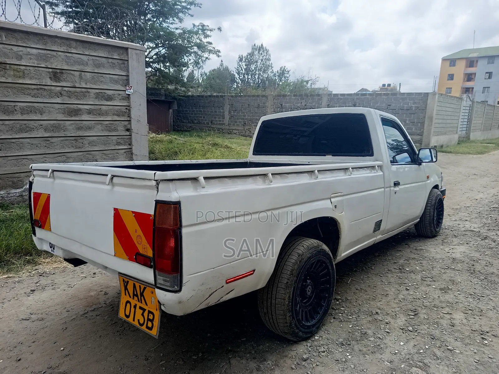 Nissan Pick-Up 1998 White