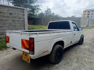 Nissan Pick-Up 1998 White