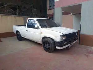 Nissan Pick-Up 1998 White