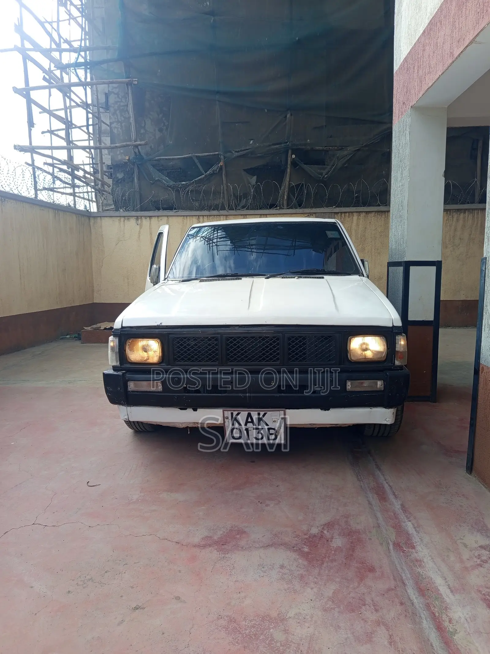 Nissan Pick-Up 1998 White