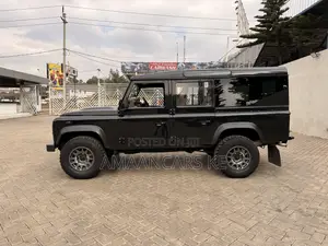 Land Rover Defender Puma 110 2.4 TD 2010 Black