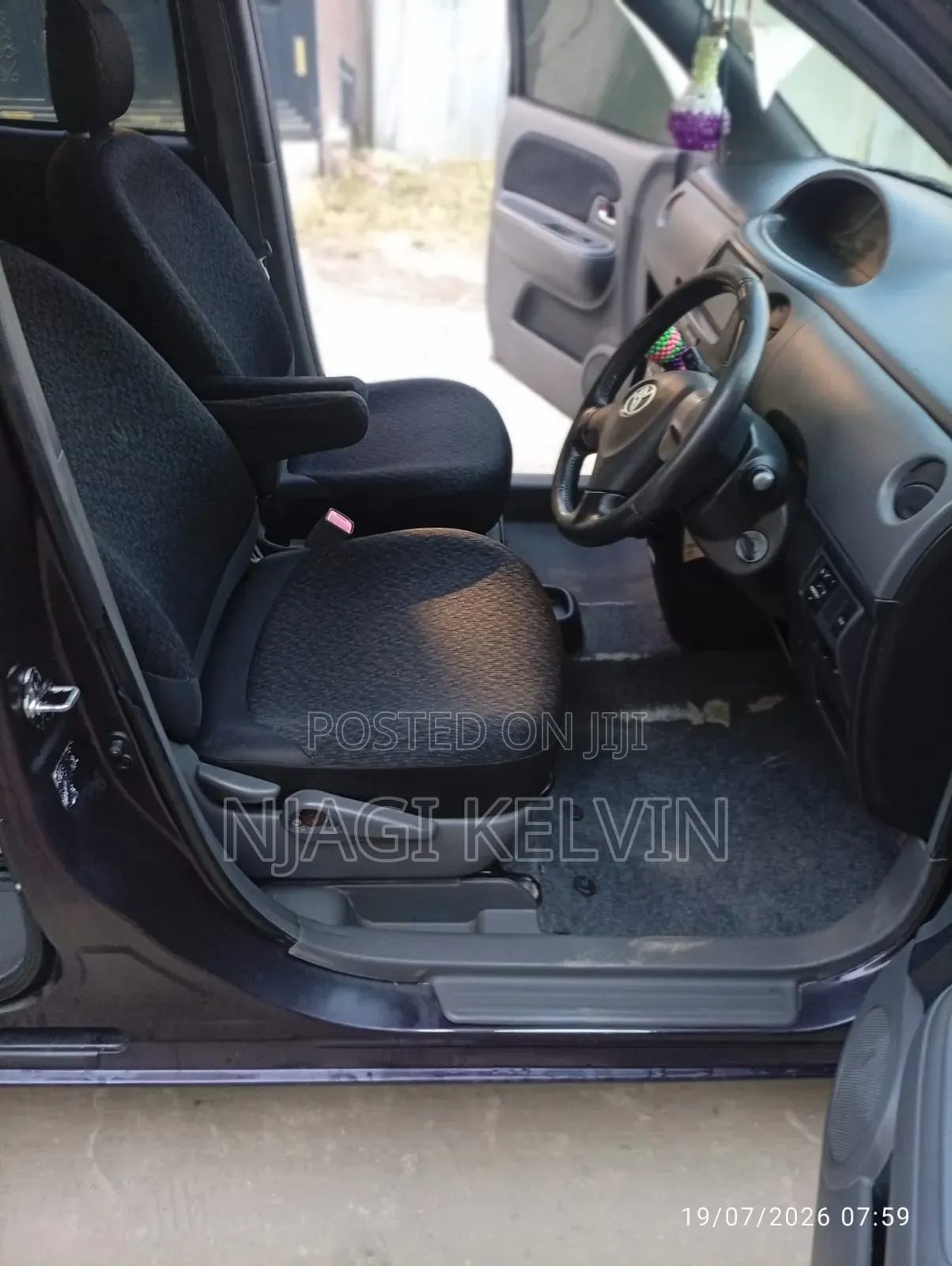 Toyota Sienta 2015 Burgundy
