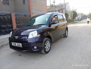 Toyota Sienta 2015 Burgundy