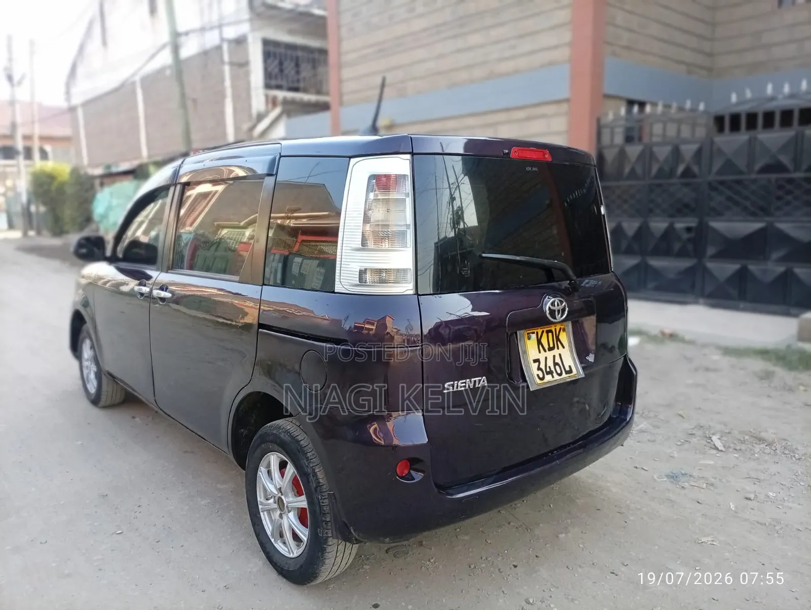 Toyota Sienta 2015 Burgundy
