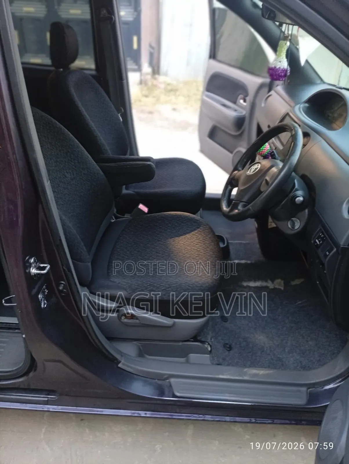 Toyota Sienta 2015 Burgundy
