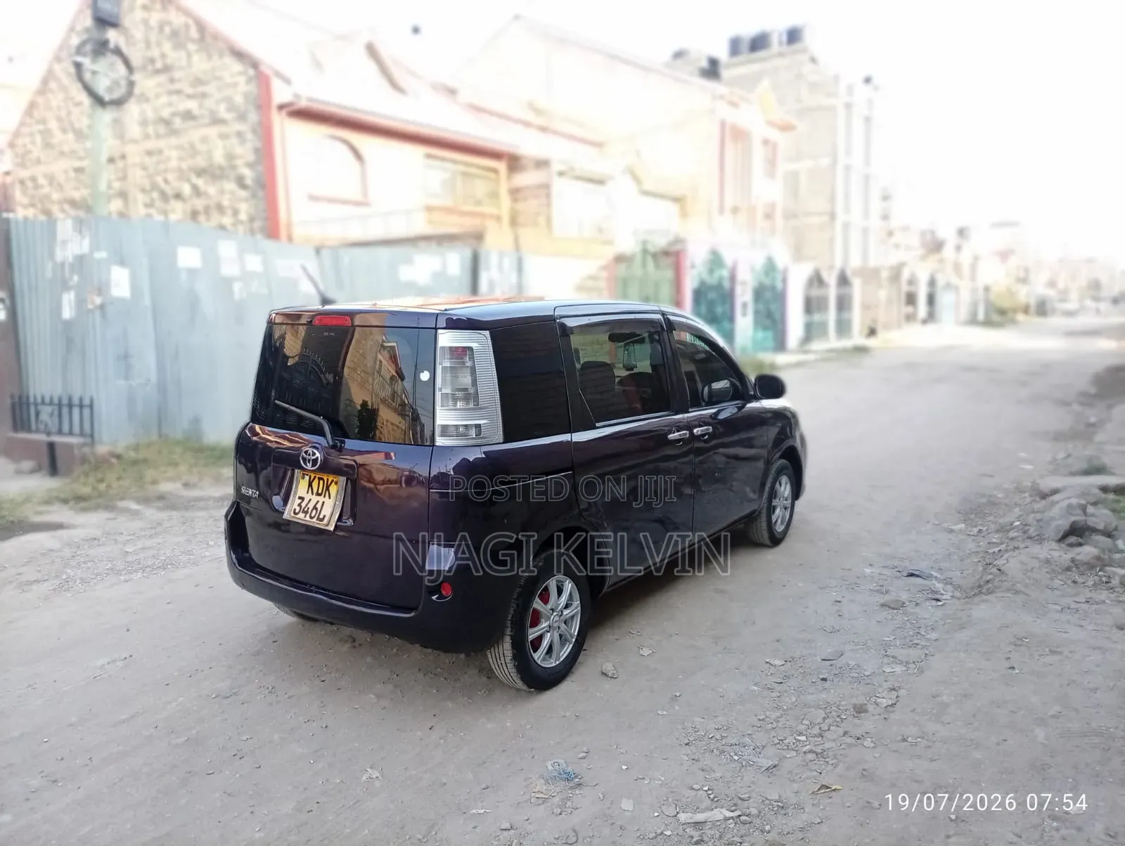 Toyota Sienta 2015 Burgundy